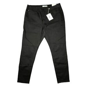KanCan NWT Keep Me Close Black High Rise Denim Jeans